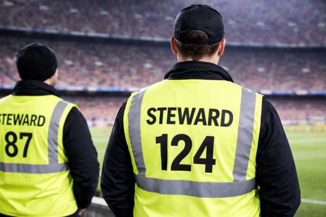 Paghe basse, lunghe trasferte, situazioni pericolose, poca tutela: � il difficile lavoro degli steward